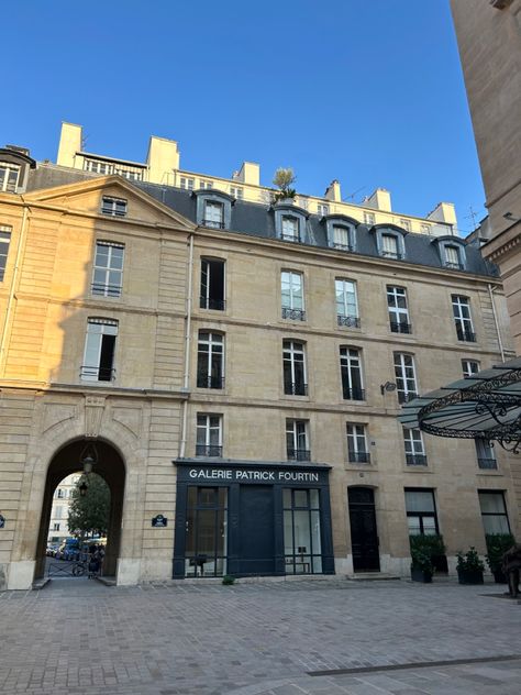 Office of Emily in Paris. The Savoir office is located next to Galerie Patrick Fourtin, at Place de Valois. Emily and her coworkers often drink & dine at the Bistro Valois, which is close to the office location. In the first episode, Emily meets Mindy in the nearby Palais Royal gardens. The two are often sitting on the benches inscribed with famous French literary quotes. Or having a glass of wine 🍷 in one of the cafes under the arcades of the Palais Royal. Emily In Paris Locations, Emily In Paris Office, Emily In Paris Sylvie, European Life, Paris 2023, Royal Garden, Paris Cafe, Palais Royal, A Glass Of Wine