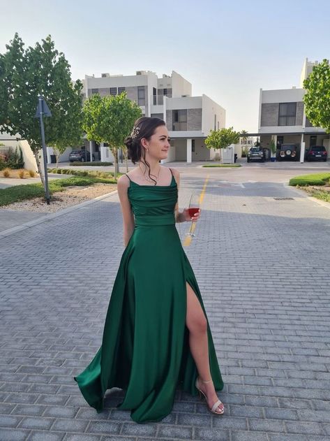 Zendaya Green Dress, Dark Green Satin Dress, Green Dress Aesthetic, Green Satin Bridesmaid Dresses, Dark Green Prom Dresses, Dress Lookbook, Forest Green Dresses, Green Satin Dress, School Dance Dresses