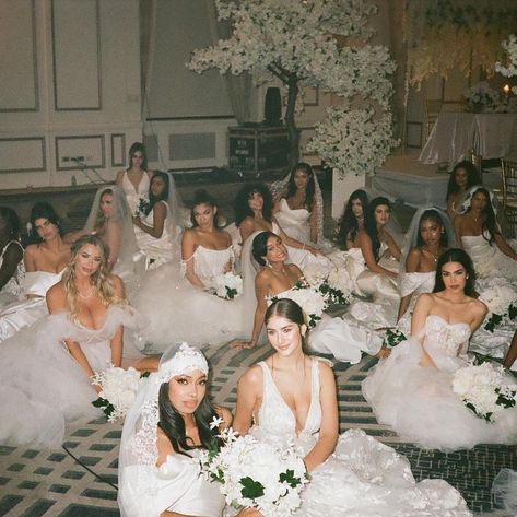 Drake Wedding, Drake Aesthetic, Happy Wife Happy Life, Happy Wife, Wedding Music, Wedding Mood Board, Wedding Goals, Wedding Mood, Dreamy Wedding