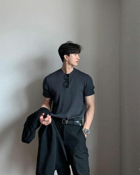 men's fashion/old money style/mans style/ mans outfits Asian Men Fashion Casual Street Styles, Asian Old Money Aesthetic, Dark Old Money Outfit Men, Old Money Summer Men, Men Old Money Aesthetic, New Money Outfits, Fashion Old Money, Fits For Guys, Hair Dusting