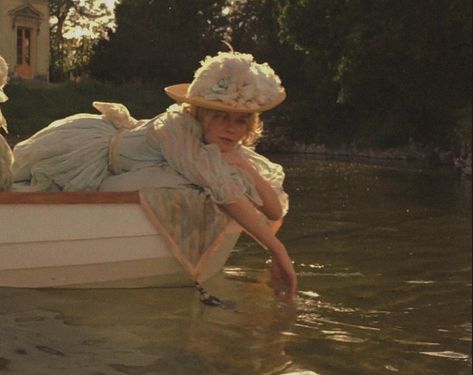 Forest Picnic, Scenery Forest, Marie Antoinette Aesthetic, Sofia Coppola Movies, Marie Antoinette Movie, Princesscore Aesthetic, Marie Antoinette 2006, Travel People, Minimalistic Aesthetic