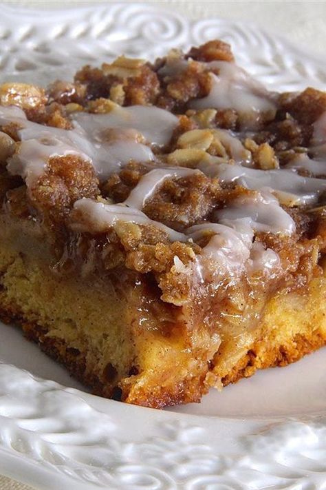 Cinnamon Roll Crust, Apple Crisp With Oatmeal, Best Apple Crisp Recipe, Best Apple Crisp, Cinnamon Crunch, Cinnamon Roll Dough, Most Popular Desserts, Apple Crisp Recipe, Thanksgiving Desserts Easy