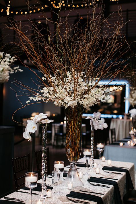 Tall Reception Centerpiece with White Florals and Curly WIllow Branches | Modern Fall Wedding Branch Centerpieces With Lights, Willow Tree Decor Ideas, Tall Fall Centerpieces, Willow Branch Centerpiece, Gold Tree Branch Centerpiece, Fall Centerpieces Wedding, Tree Centerpieces Wedding, Curly Willow Centerpieces, Gala Centerpieces