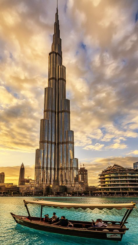 The Burj Khalifa Tower in Dubai is the tallest building in the world. Here's what you need to know about the tallest structure in the world Dubai Tallest Building, Dubai Khalifa Tower, Burj Khalifa Photography, Dubai Wallpaper, Khalifa Tower, Dubai Tower, Dubai Buildings, Dubai Burj Khalifa, Tallest Building In The World