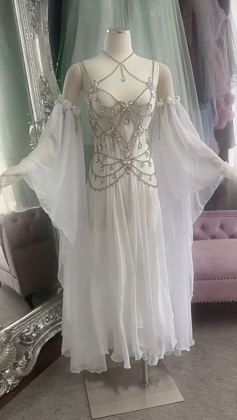 White Gothic Dress Aesthetic, Fantasy Wedding Dress Elves, White Dress Fantasy Aesthetic, White Medieval Dress Aesthetic, White Elven Dress, White Fairy Dress Aesthetic, White Elf Dress, White Ethereal Outfit, Sirencore Dress