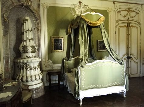 Esterhazy Palace, Hungary Thomas Chippendale, Chippendale Furniture, Harewood House, Bedroom Furnishings, English Furniture, Luxury Bedroom Master, Canopy Bed, Furniture Maker, Bedroom Accessories