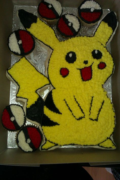 Pikachu Cake Buttercream, Pikachu Cupcake Cake, Pikachu Cake Birthdays, Minions Birthday Party Decorations, Pokemon Cakes, Aurora Birthday, Bunny Cake Pan, Pikachu Party, Pokemon Cupcakes