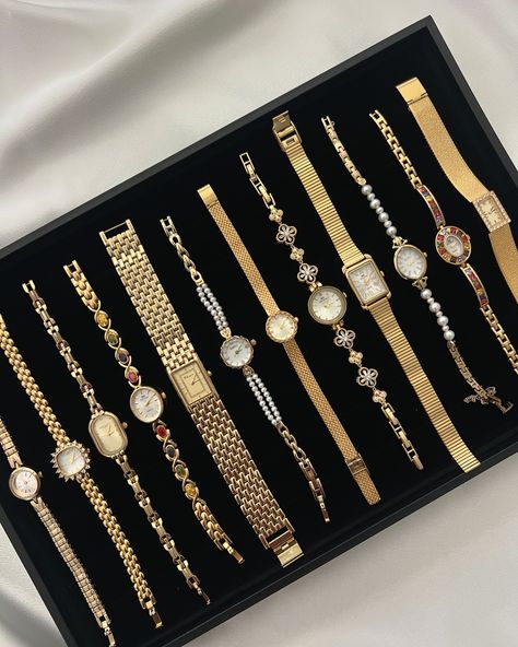 Obsessed is an understatement ✨ Shop now, link in bio! Jordan Taylor, Academia Style, Vintage Watches Women, Gold Watches Women, Casual College Outfits, Womens Watches Luxury, Dope Jewelry, Shoe Inspiration, Classy Jewelry