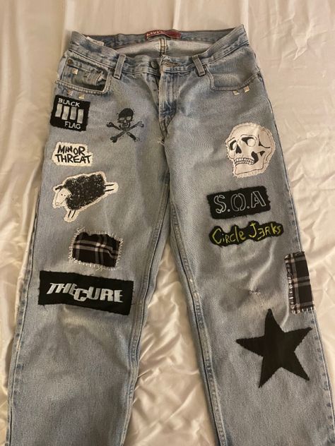 6/28/23 Patches On Pants Ideas, Pants Paint Design, Diy Patch Jeans, Pants Upcycle, Diy Punk Clothes, Diy Grunge Clothes, Custom Jeans Diy, Punk Fashion Diy, Diy Pants