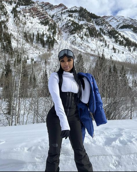 Snow Outfits For Black Women, Snow Trip Outfit, Cabin Trip Outfit, Girls Ski Trip, Snow Outfits For Women, Ski Outfit For Women, Snow Fits, Ski Trip Outfit, Apres Ski Outfits