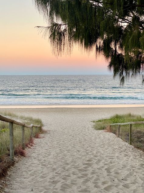 Gold Coast Apartment View, Gold Coast Beach House, Good Coast Australia, Gold Coast Beach Aesthetic, Broadbeach Gold Coast, Gap Year Aesthetic Australia, Travel Australia Aesthetic, Gold Coast Australia Aesthetic, Australian Summer Aesthetic