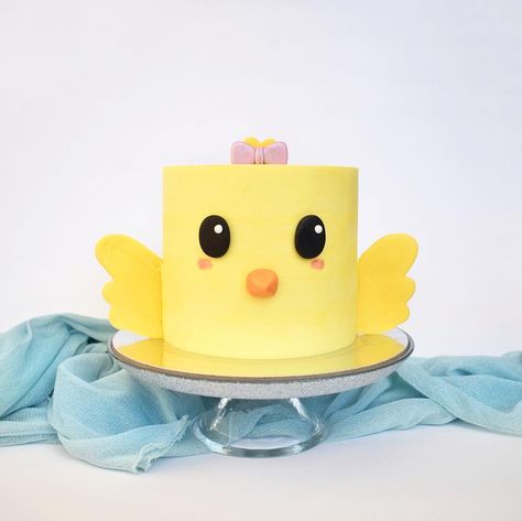 Chick cake for chicky birthday party Chicky Cake, Chick Cake, Chicken Cake, Animal Birthday Cakes, Animal Cakes, Hello Kitty Cake, Baby Birthday Cakes, Cake Decorating Designs, Specialty Cakes