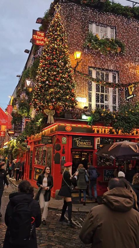 Europe In Christmas, Dublin Ireland Aesthetic Christmas, Dublin Ireland Christmas, Dublin In December, Dublin Ireland Winter, Ireland At Christmas, Dublin At Christmas, Ireland Dublin Aesthetic, Ireland In December