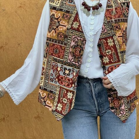 Waistcoat Casual Outfit Women, Tapestry Vest Outfit, How To Style Waistcoat Women, Funky Vest Outfit, Embroidered Vest Outfits, 80s Vest Outfits, Waistcoat Street Style, Vintage Vest Outfits For Women, Vest Outfits For Women Summer