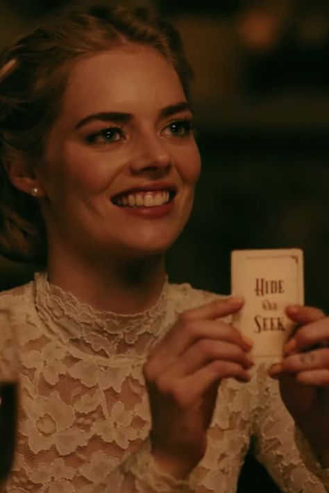 Grace Ready Or Not Costume, Grace Ready Or Not, Samara Weaving Ready Or Not, Ready Or Not Aesthetic, Ready Or Not Movie Aesthetic, Ready Or Not Costume, Ready Or Not, Ready Or Not Movie, Movie Pfp