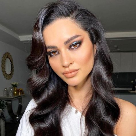 Long Dark Hair, Makijaż Smokey Eye, Blue Eyeshadow, Bridal Hair And Makeup, Wedding Hair And Makeup, Grunge Hair, Bride Hairstyles, Prom Hair, Beauty Inspiration