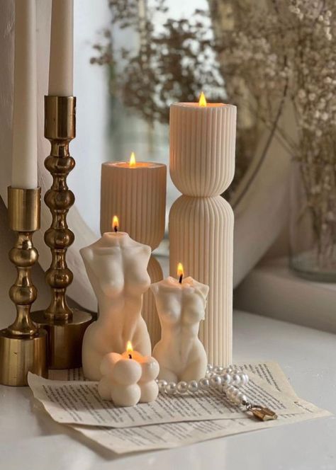 Aesthetic Candle Holder, Room With Candles, Candle Decor Bedroom, Candle Pics, Cozy Home Decor Ideas, Candle Placement, Minimal Candles, Rustic Interior Style, Diy Furniture Videos