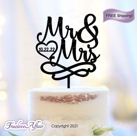 Elegant Personalize Mr & Mrs wedding cake topper with Date [TLA49] Wedding Cake Topper Cricut, Initial Wedding Cake, Wedding Cake Topper Ideas, Wedding Cake With Initials, Wedding Cake Toppers Initials, Silhouette Wedding Cake, Wedding Cake Topper Silhouette, Silhouette Cake Topper, Silhouette Cake