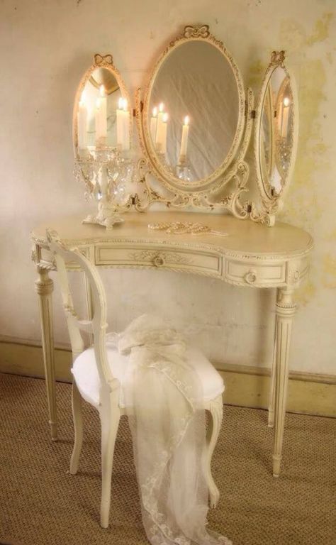 Vanity (reminds me of The Phantom of the Opera) Makeup Vanities, Dressing Table Vanity, Interior Minimalista, Shabby Chic Interiors, Decor Shabby Chic, Chic Interior, Vintage Vanity, French Decor, Room Paint