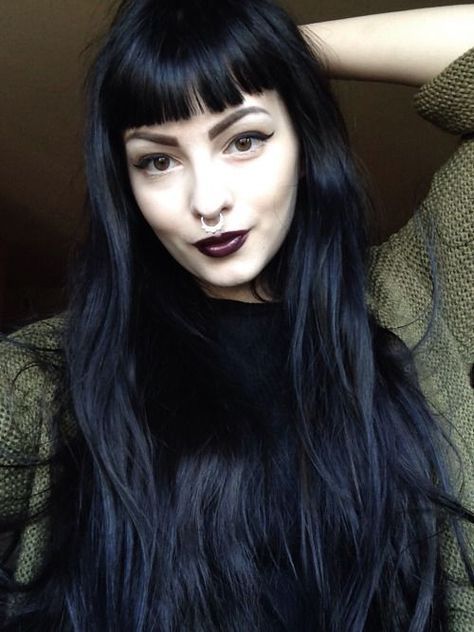 Fete Emo, Black Hair Bangs, Blue Black Hair, Goth Hair, Makeup Hairstyles, Black Hair Color, Super Hair, Black Makeup, Wedding Hair Down