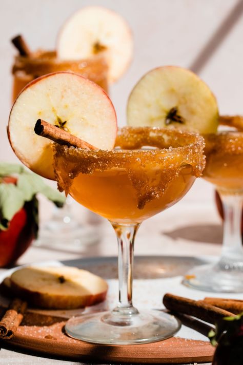 Apple Cinnamon Drink Cocktails, Elegant Drinks Aesthetic, Apple Crisp Cocktail, Carving And Cocktails Party, Fall Cozy Cocktails, Fall Cocktails Aesthetic, Toffee Apple Cocktail, Caramel Apple Cider Mimosa, 70s Inspired Cocktails