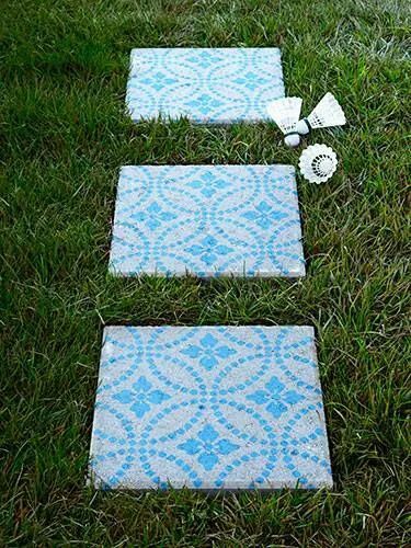 Chalk paint stones Pavers Ideas, Pavers Design, Painted Pavers, Diy Patio Pavers, Patio Pavers, Green Craft, Paver Patio, Beautiful Backyards, Concrete Patio