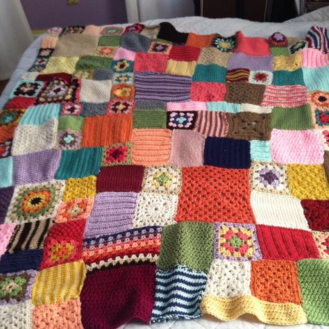 Crochet Blanket With Different Squares, Crochet Blanket Different Size Squares, Crochet Scraps Blanket, Mismatched Crochet Blanket, Patchwork Quilts Crochet, Patch Knit Blanket, Granny Square Blanket Scrap Yarn, Patchwork Knit Blanket, Crochet Granny Square Patchwork Blanket