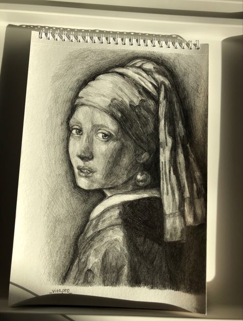 Artwork Sketches, Girl With A Pearl Earring, Sketchbook Illustration, Painting Sketch, Pearl Earring, Sketch Drawing, Drawing Artwork, Pencil Drawing, Art Painting