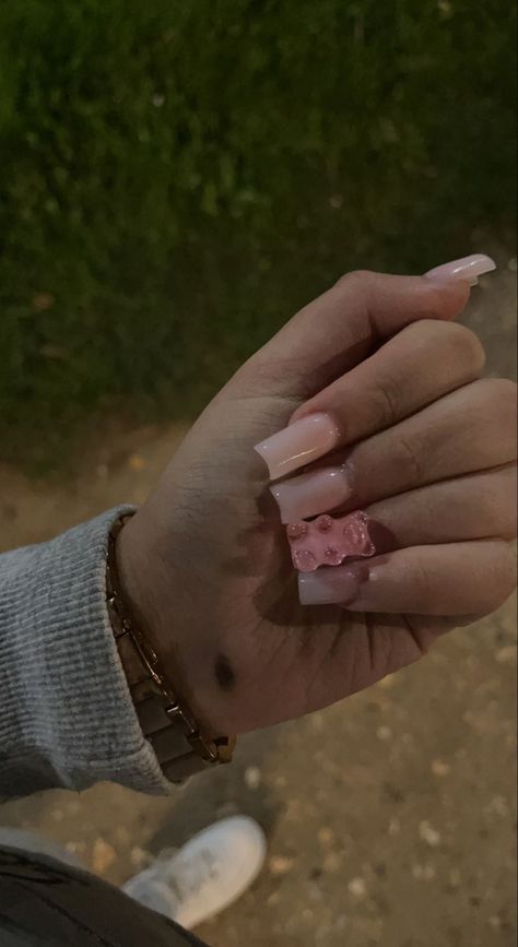 Long Nails With Bear Charm, Pink Nails With Bear Charm, Nails With Bears Charm, White Nails With Bear Charm, Simple Nail Charms, White Nails With Gummy Bear, Short Acrylic Nails With Gummy Bears, Pink Teddy Bear Nails, Acrylic Nails Ideas With Charms