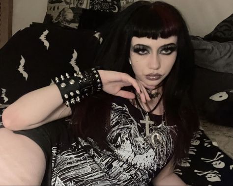 Goth Items, Gothic Subculture, Goth Outfit Inspo, Kill Star, Swag Makeup, Goth Women, Cute Makeup Looks, Goth Makeup, Goth Outfits