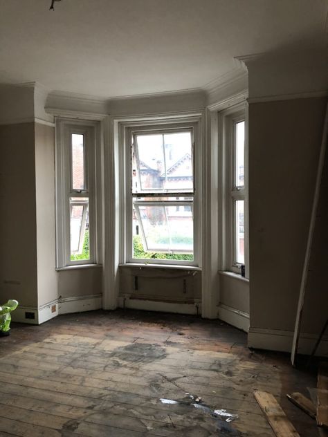 Victorian House Renovation Uk, English Victorian House Interiors, Updated Victorian Interior, Victorian Terrace House Interior, Victorian House Uk, Living Room Victorian House, Edwardian House Interior, 1930 House Renovation, Renovated Victorian House