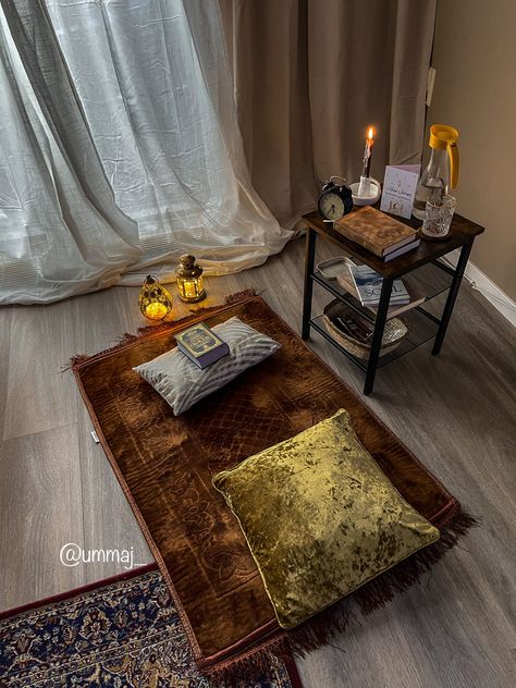 Ramadan Salah Corner At Home, Prayer Area Ideas Home Muslim, Ramadan Prayer Corner, Prayer Corner Muslim, Salah Corner, Cozy Corner Living Room, Islamic Prayer Room, Muslim Prayer Room Ideas, Prayer Room Ideas