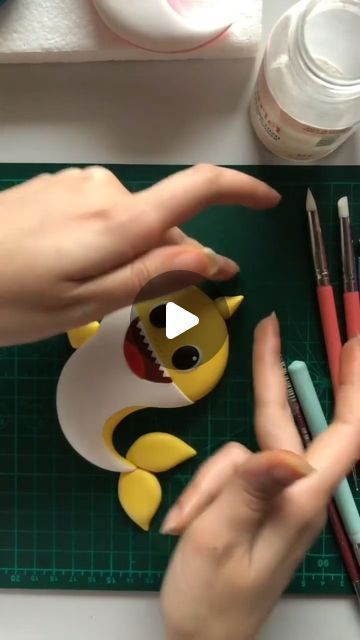 CAKE PRO TIPS on Instagram: "Baby shark topper tutorial using fondant!❤️  Isn't it so cute! Will you try it?  📹 Credit: @zi_happyboxes   #caketips #cakehacks #cakereels #reels #bakingtips #bakinghacks #cakedecorating #fondant #caketutorials #artsandcrafts" Fondant Shark Tutorial, Non Fondant Birthday Cake, Baby Shark Topper, Baby Shark Birthday Cake, Shark Cakes, Baby Shark Cake, Using Fondant, Shark Birthday Cakes, Fondant Cakes Birthday