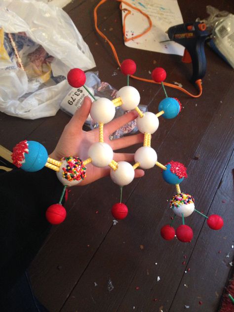 Chemistry compounds project. This is what the chemical compound vanillin looks like but I made it look like an actual treat! Chemistry Models Project Class 12, Chemistry Models Project, Molecule Model, Carbon Molecule, Structural Formula, Medicinal Chemistry, Chemistry Projects, Chemical Structure, Blue Drawings