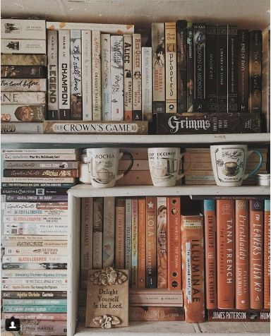 Lots Of Books, Books And Coffee, Decor Ikea, Foto Vintage, World Of Books, Home Library, Book Shelf, Book Nooks, All Of Us