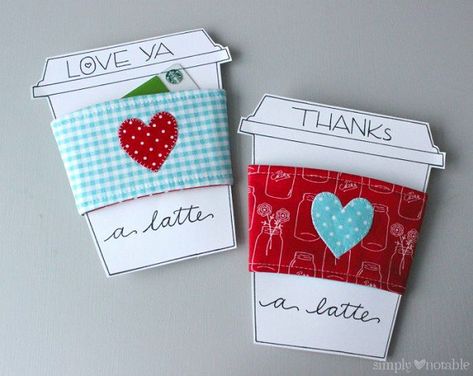 Tutorial: Heart applique coffee sleeve and a printable gift card Know someone who loves coffee? A coffee sleeve would make a nice gift for them, especially if there’s a gift card to a favorite coffee Sew Coffee Cozy, Sewing Teacher Gifts Ideas, Coffee Cozy Sewing Pattern, Sewing Teacher Gifts, Christmas Gifts Diy Homemade, Valentines Bricolage, Coffee Cozies, Valentine Coffee, Cup Cozies