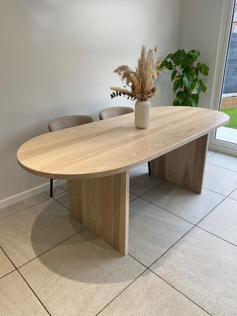 Meet our Scandi Chic Oval Dining Table, the ultimate showstopper for your dining space! Imagine this, clean lines, a dash of minimalism, and an unmistakable touch of Scandinavian sophistication. This isn't your run-of-the-mill furniture, it's a style statement, a vibe, a masterpiece seamlessly blending design and craftsmanship. The versatile oval shape allows a comfortable number of guests to be accommodated while visually occupying less space. The oval dining table is a popular choice for both Oval Table Office, Dining Table Scandi, Oak Oval Dining Table, Dining Table Space Saving, Oblong Dining Table, Scandi Dining Table, Wood Oval Dining Table, Modern Oval Dining Table, Table Space Saving