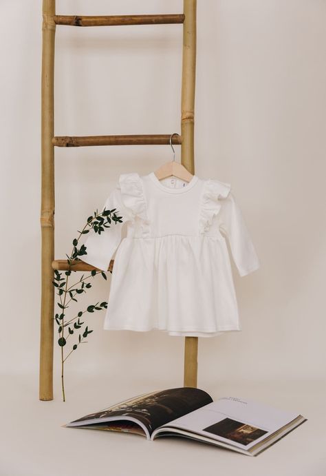 Ivory Suit, White Baby Dress, Photography Shirts, Clothing Store Design, Baby Elefant, 1st Birthday Outfit, Studio Foto, Kids Dress Wear, White Gown