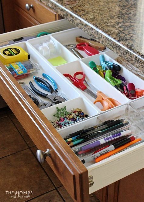 Kitchen Drawers Diy, Drawer Inspiration, Office Drawer Organization, Office Desk Organization, Cluttered Kitchen, Junk Drawer Organizing, Drawer Organization, Kitchen Clutter, Organize Your Kitchen