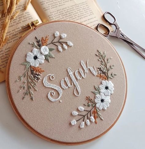 Wedding Embroidery Hoop, Broderie Simple, Embroidery Hoop Art Diy, Idee Babyshower, Basic Hand Embroidery Stitches, Simple Hand Embroidery Patterns, Hand Embroidery Patterns Free, Desain Quilling, Pola Bordir