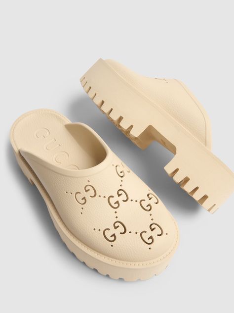 Find GUCCI 55mm Elea Perforated G Platform Sandals on Editorialist. 55mm Platform heel. Perforated GG rubber upper. Unlined. Treaded rubber sole Gucci Platform Sandals, Rubber Clogs, Gucci Sandals, Versace Brand, Ski Accessories, Leather Platform Sandals, Outfit Inspiration Fall, Platform Heel, Flat Espadrilles