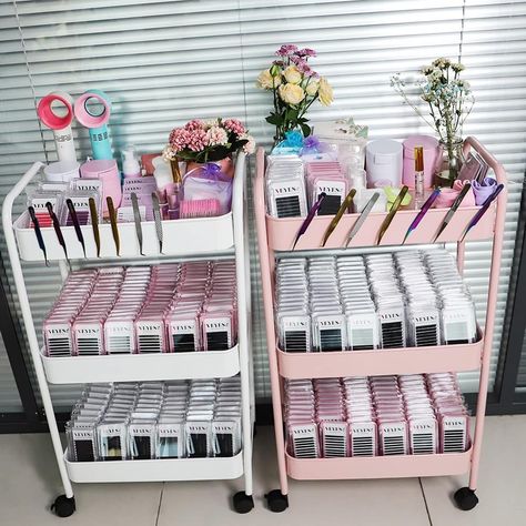 Lash Tech Trolley Set Up, Lash Extensions Storage Ideas, Lash Supply Organization, Lash Tech Cart Set Up, Lash Tray Organization Ideas, Lash Storage Ideas, Lash Trolley Set Up, Lash Tech Instagram Bio Ideas, Lash Cart Organization