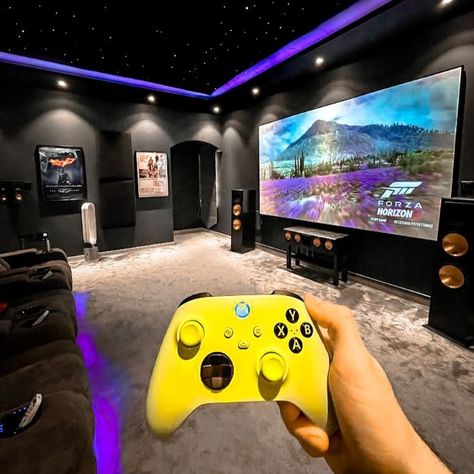 Rumah Moden, Games Room Inspiration, Small Game Rooms, Home Cinema Room, Game Room Basement, Video Game Room Design, Bedroom Games, Video Game Rooms, Home Theater Rooms