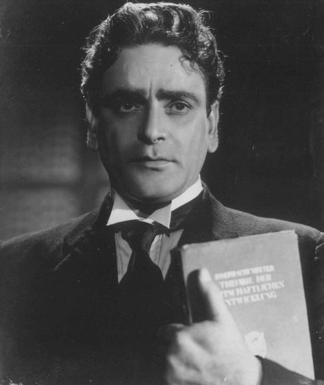 Prithviraj Kapoor Prithviraj Kapoor, Indian Theatre, Raj Kapoor, Old Film Stars, Star Birthday, Bollywood Cinema, Indian Star, Indian Film, Vintage Bollywood