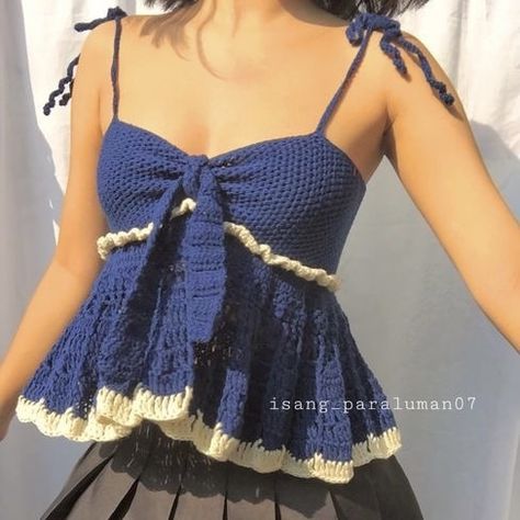 September 2023 Hair, Crochet Top With Fabric, Blue Crochet Outfit, Knitted Clothes Aesthetic Summer, Cap Sleeve Crochet Top, Crochet Blue Projects, Cute Crochet Summer Tops, Dark Blue Crochet Top, Crochet Top Grunge