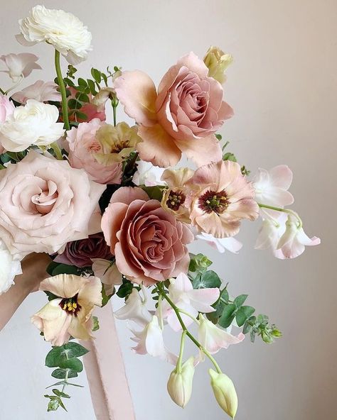 Have A Fabulous Day, Romantic Bouquet, Dusty Rose Wedding, Summer Bouquet, End Of The Week, Wedding Flower Inspiration, Romantic Flowers, Wedding Bridal Bouquets, Bride Bouquets