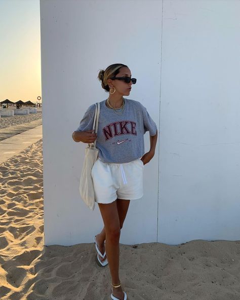 Sweatshorts Outfits, Sofia Coelho, Athleisure Outfits Summer, Lazy Day Outfits, Mode Casual, Athleisure Outfits, Love Vintage, Casual Summer Outfit, Mode Inspiration