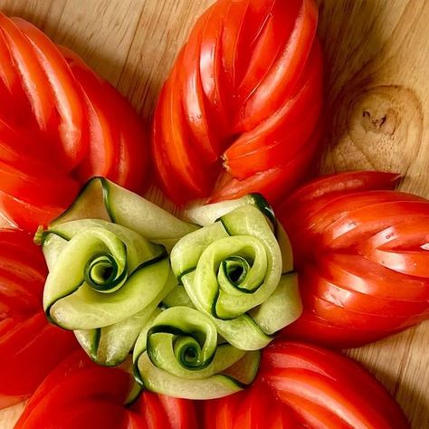 Weenussanun Homhuan on Instagram: "How to cut Tomato into Flower Shape & How to make Cucumber Rose 🌹 Save for later ✨ Wishing you a wonderful and peaceful evening 🤍 @inspo_by_rio_ 🌈 #foodart #saladdecoration #saladideas #fooddecoration #garnish" Cucumber Rose, How To Make Pickles, Peaceful Evening, Edible Roses, Amazing Food Decoration, Gifts Wrapping, Gifts Wrapping Diy, Cooking Hacks, Private Jets