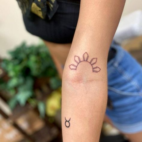 60+ Filipino Sun Tattoo Ideas That Will Blow Your Mind! 10 Outsons Minimalist Aesthetic Tattoo, Filipino Sun Tattoo, Tattoo Etoile, Philippines Tattoo, Sun Tattoo Ideas, Filipino Tattoo, Filipino Sun, Aesthetic Tattoo Ideas, Sun Tattoo Small