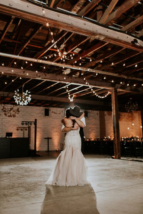 The tradition of the first dance is a timeless classic. But in recent years, the last dance of the night has gained popularity among couples. This final dance before send-off is (yet another) special moment for newlyweds. If you decide that a final dance is something you want, consider the following to make this dance one to remember. Last Dance Wedding Photo, Private Wedding Dance, Private Last Dance Wedding Photo, Private Dance Wedding, Final Dance Wedding, Private Last Dance Wedding, Wedding Last Dance, Last Dance Wedding, Be Private